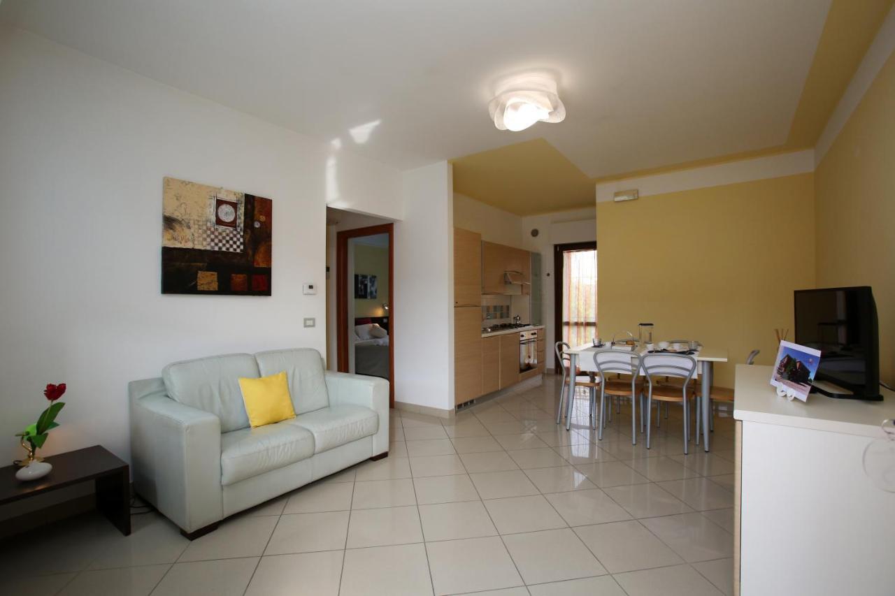 Residence Villaggio Del Sole Термолі Екстер'єр фото